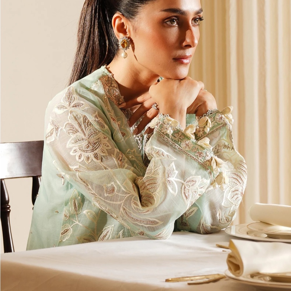Sana Safinaz L Elegant Light Green/Sky Blue Embroidered Kurta Set - Picture 7 of 15